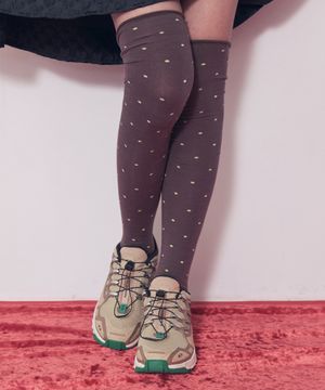 Long socks with dot cutouts_Brown