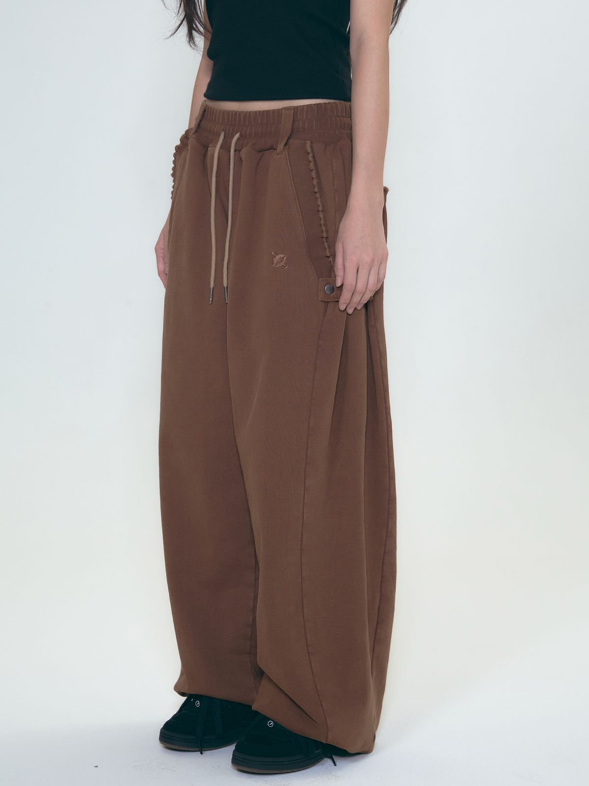 콜아웃뉴이어(CONY) WASHED RUFFLE PANTS / BROWN