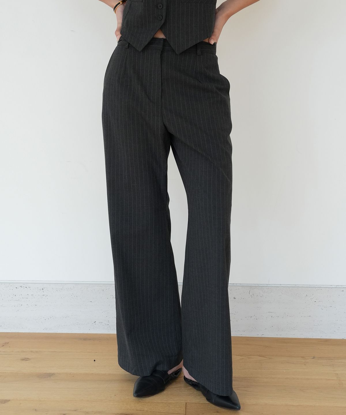 재즈드(JAZZED) GRAY HALO STRIPE PANTS