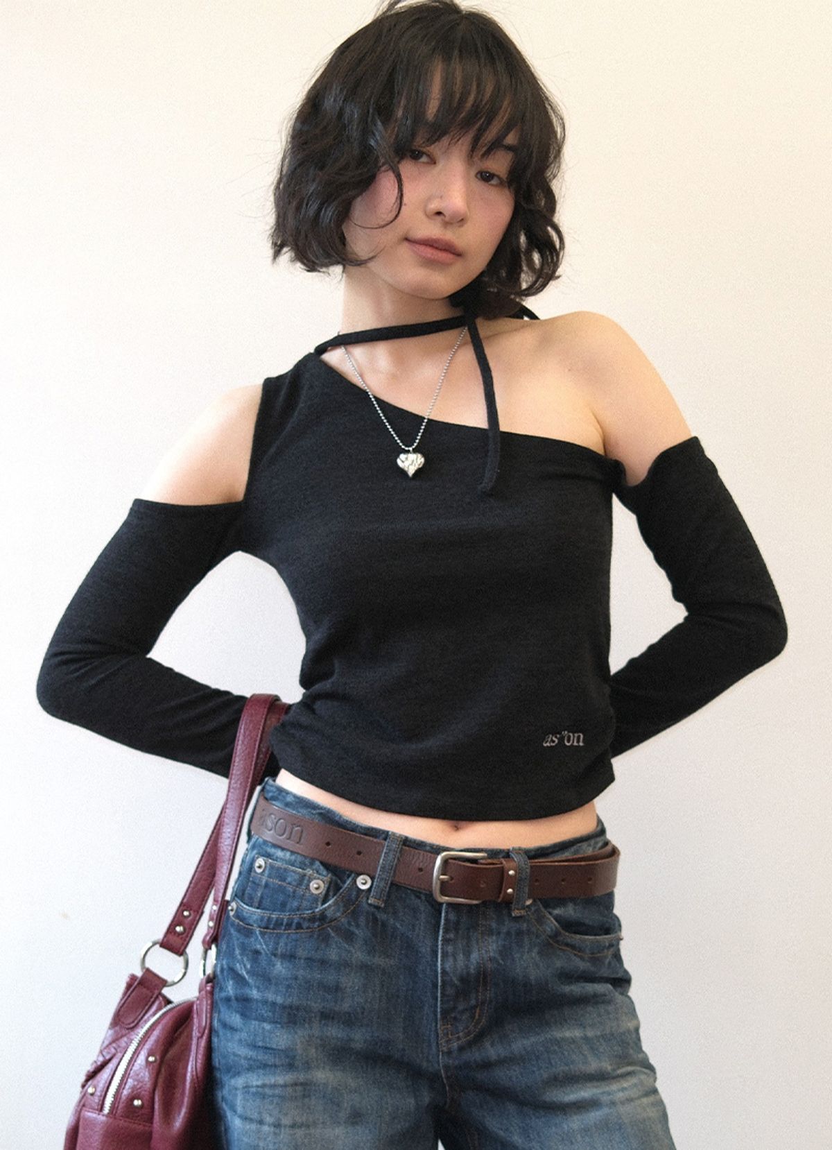 애즈온(ASON) MUSE CUT-OUT TEE / BLACK