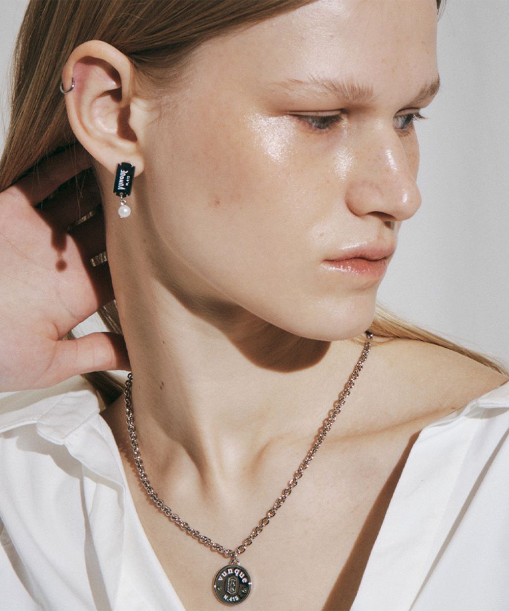 분크(VUNQUE) Meaning Out(M.O) V-coin Chain Necklace (M.O V코인 체인 네크리스) Blush  Pink - 후기 | 무신사