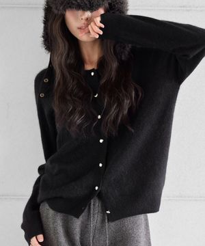 CASH WOOL PENDANT OBJET BUTTON CARDIGAN, BLACK