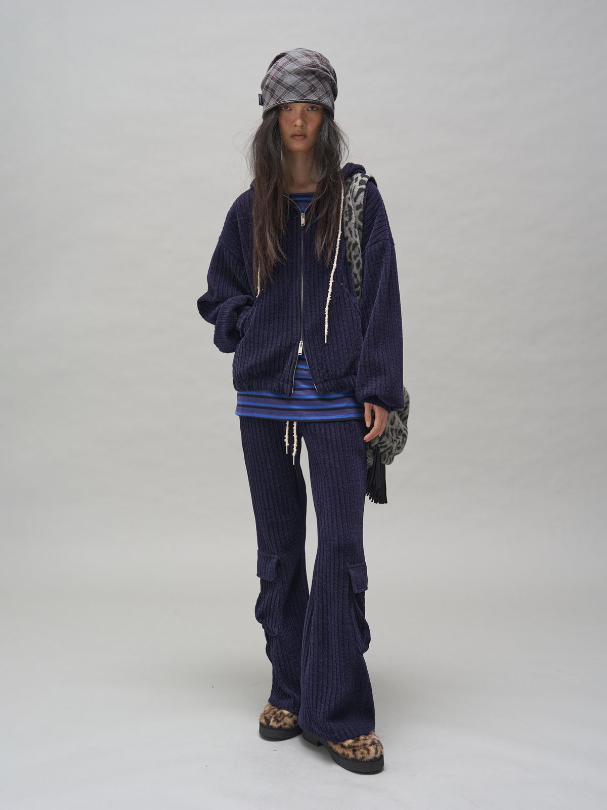 솜속(SOMSOC) BRYNN CORDUROY BOOTSCUT PANTS_NAVY