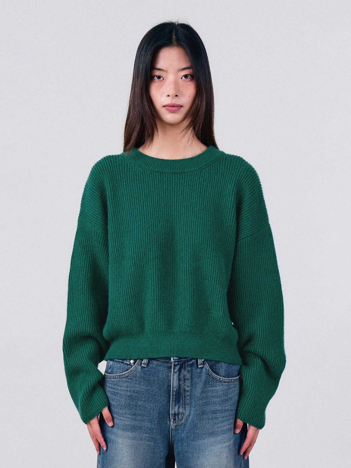 앤하츠(ANNEHEARTS) Bottom Logo Solid Knit Dark Green