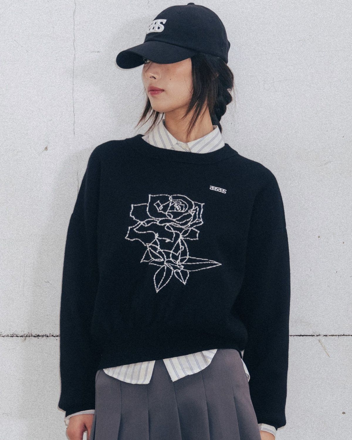 앤하츠(ANNEHEARTS) Rose Sketch Round Knit Black