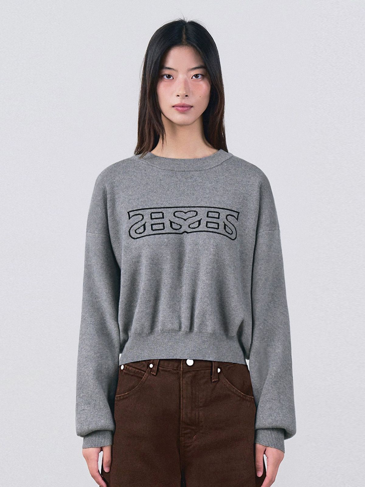 앤하츠(ANNEHEARTS) Heartlogo Round Knit Charcoal
