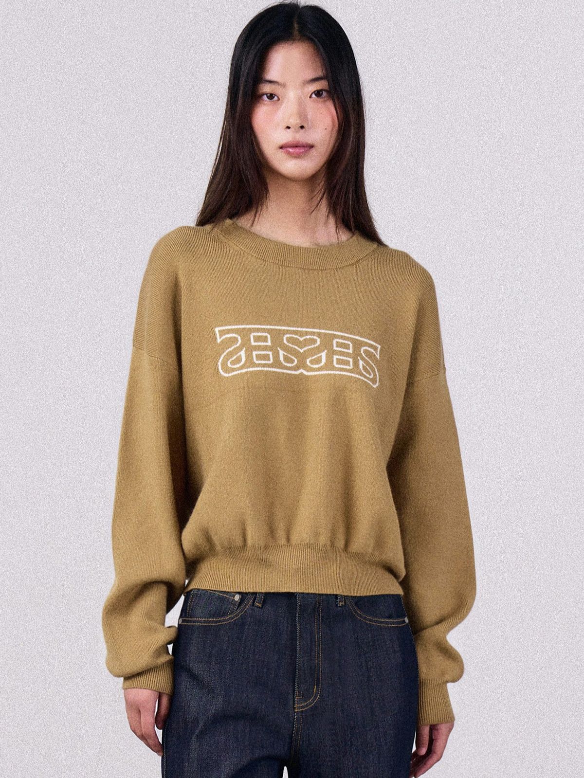 앤하츠(ANNEHEARTS) Heartlogo Round Knit Mustard