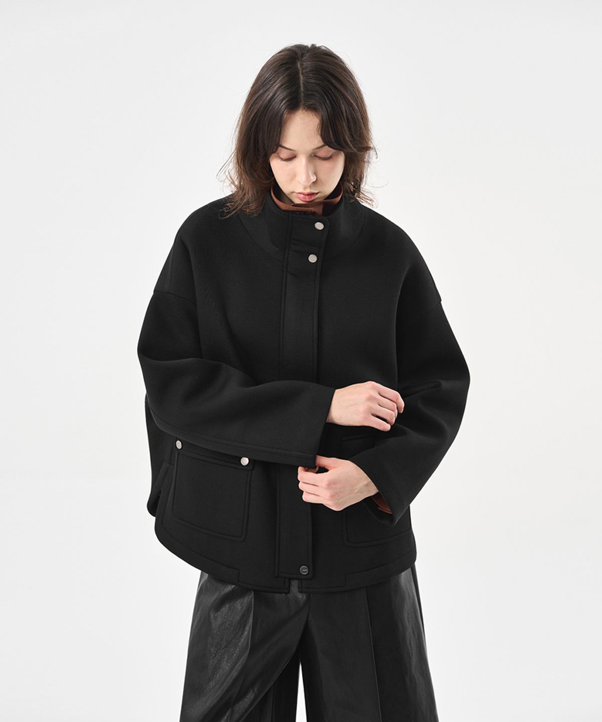 라넌큘러스(RANUNCULUS) 네오플랜 하프 코트_BLACK