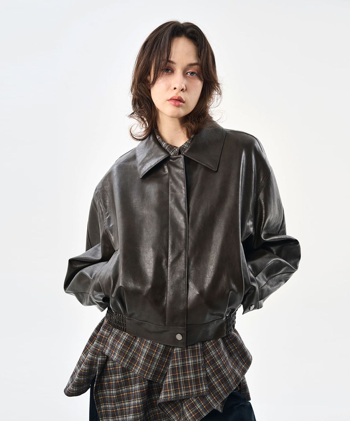 라넌큘러스(RANUNCULUS) 페이크 레더 블루종 점퍼_KHAKI BROWN