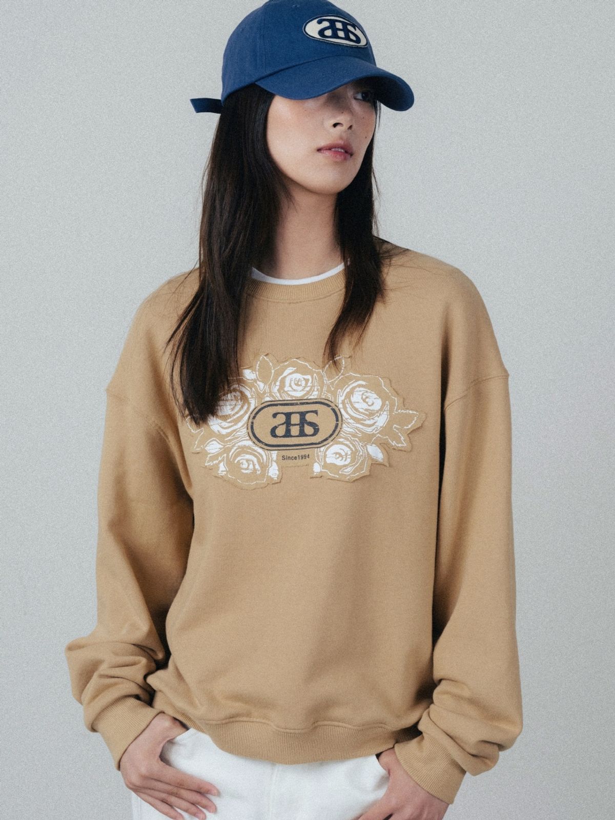 앤하츠(ANNEHEARTS) Blooming Sweatshirt Camel