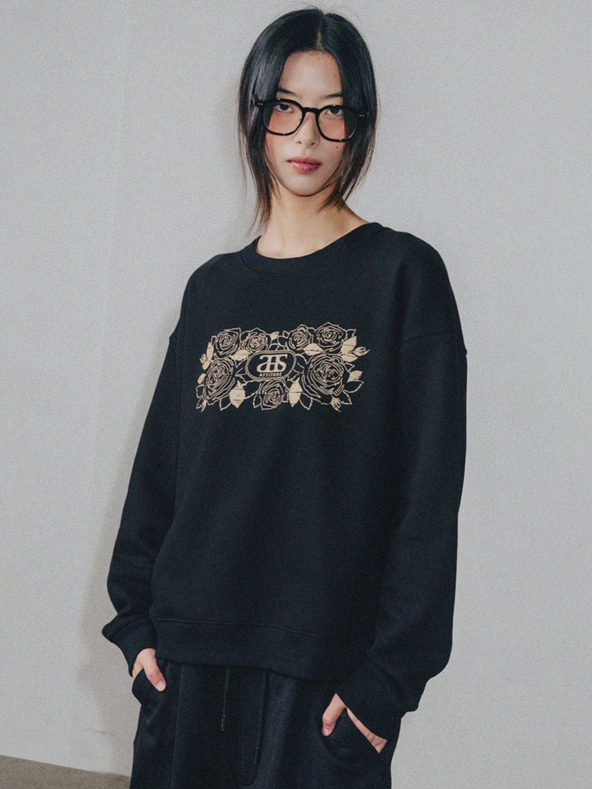 앤하츠(ANNEHEARTS) Rosevine Sweatshirts Black