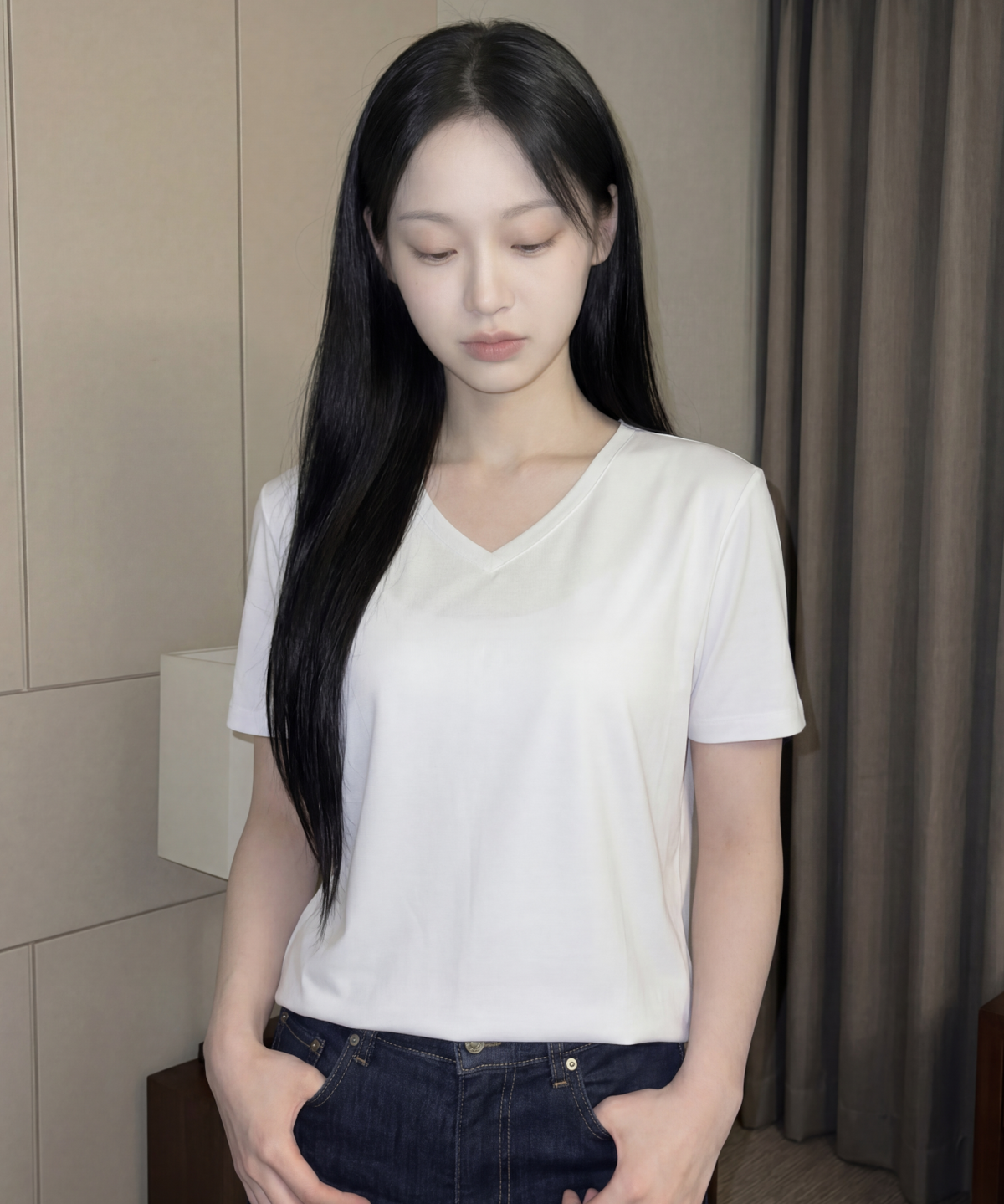 베이직하우스(BASIC HOUSE) 여성 레이온 찰랑 스판 오버핏 브이넥 무지 반팔티셔츠 화이트