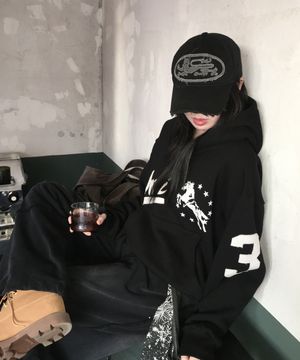 유니콘 바시티 엠블럼 후드티 블랙