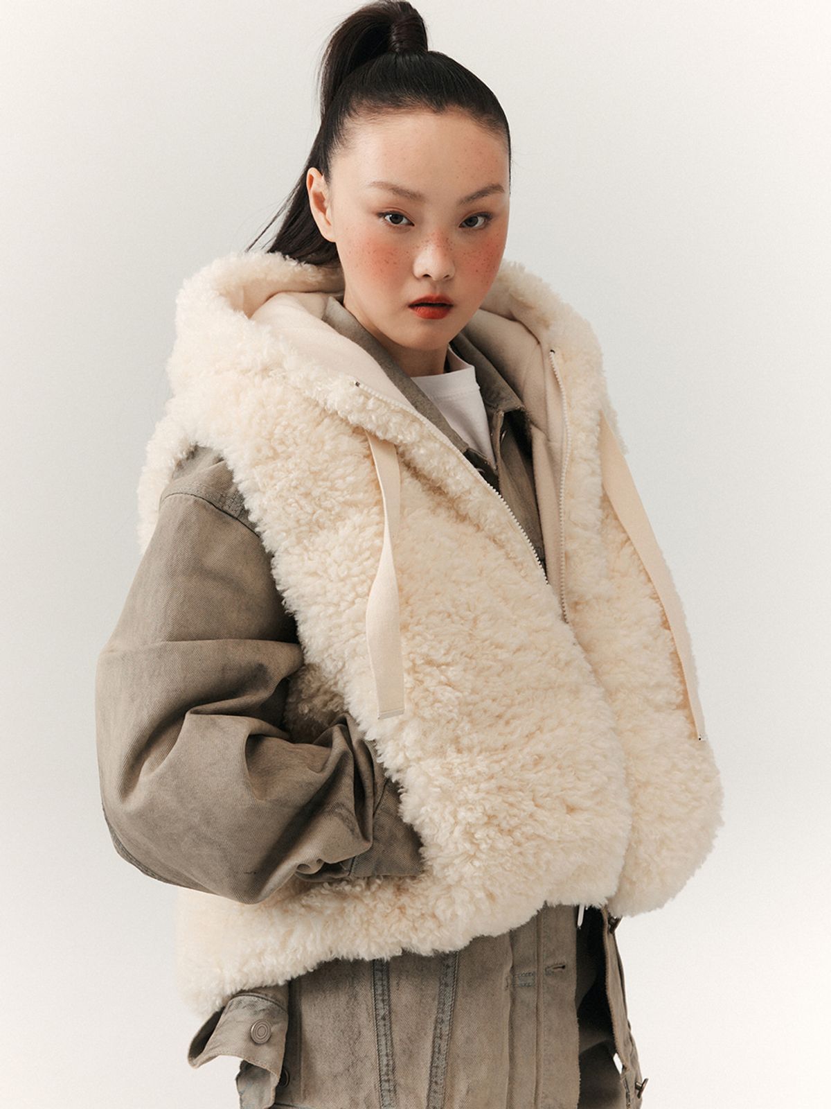 하우스공칠이씨(HAUS072C) BONES SHEARLING VEST IVORY