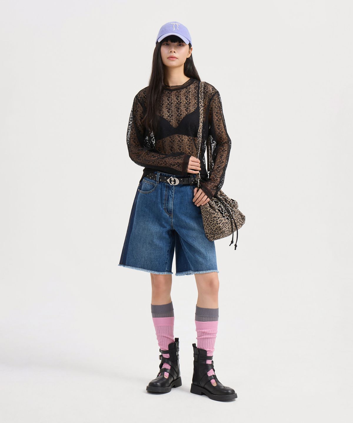 럭키슈에뜨(LUCKY CHOUETTE) Ditsy Floral Lace Loose Fit Long Sleeve T-shirt (black) LFTAX25120BKX