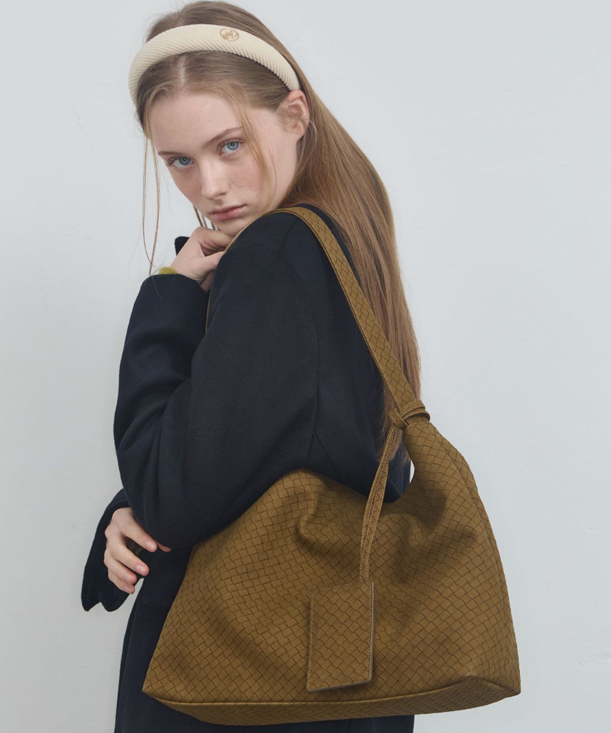 아노에틱(ANOETIC) ANC WEAVING MESH BAG_SUEDE CAMEL