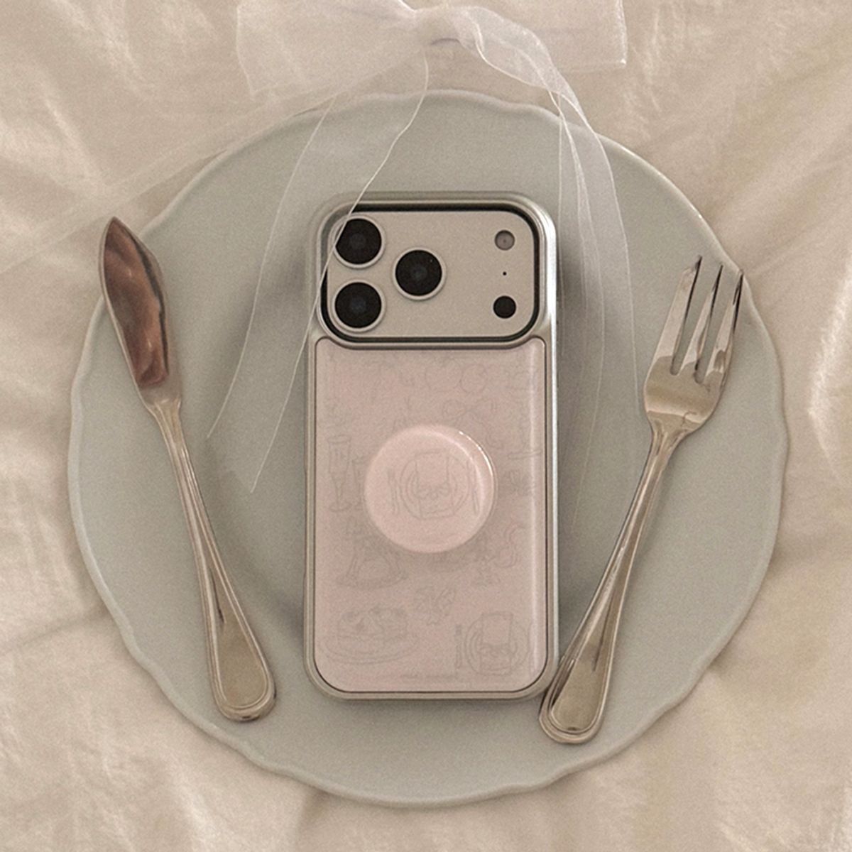 메이드모먼(MADEMOMENT) holiday table 디자인 [실버 에폭시 범퍼케이스]
