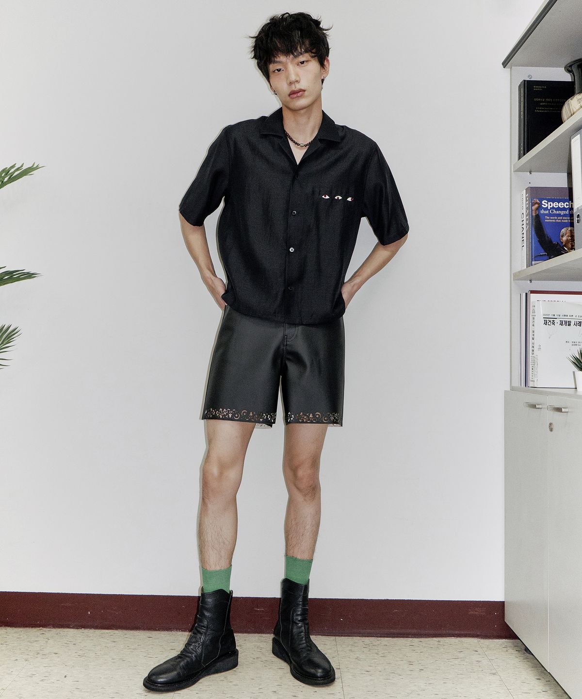 오기(OGI) 페이크 레더 쇼츠