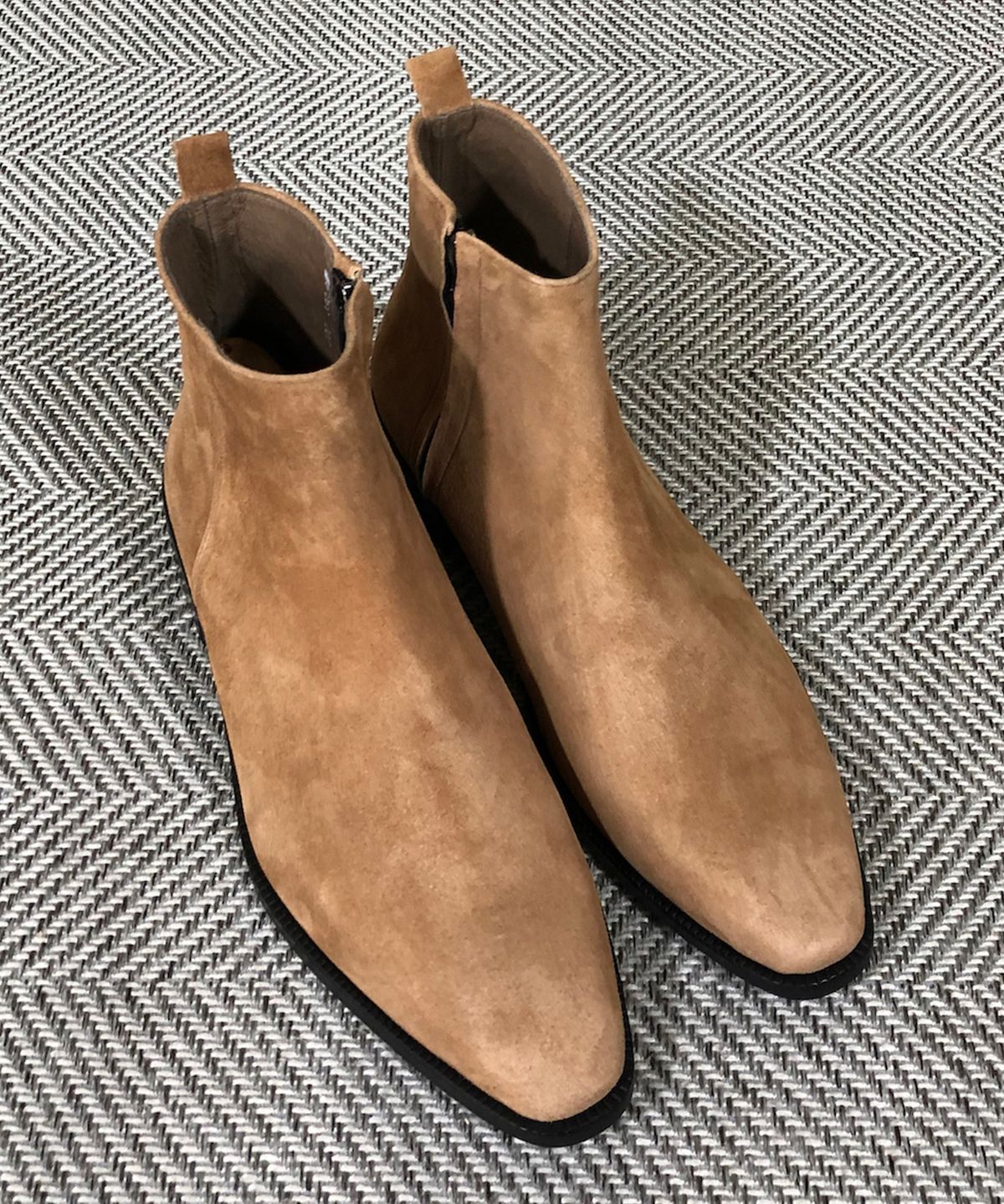 조앤슈(JOENSHOE) 휴고 스웨이드 사이드지퍼 부츠 뉴브릭브라운