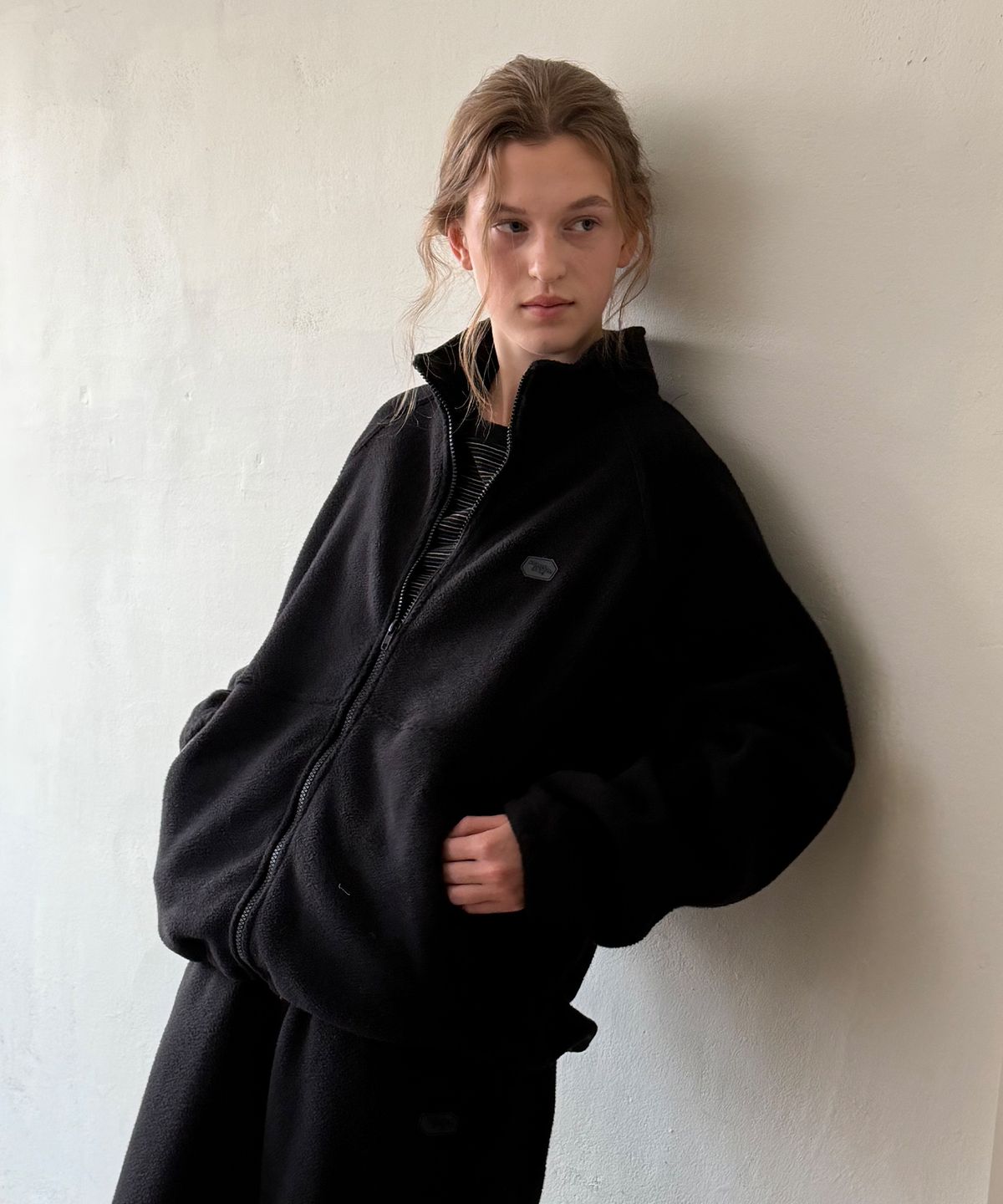 썸웨어버터(SOMEWHEREBUTTER) Fog Fleece Zip-up - Black