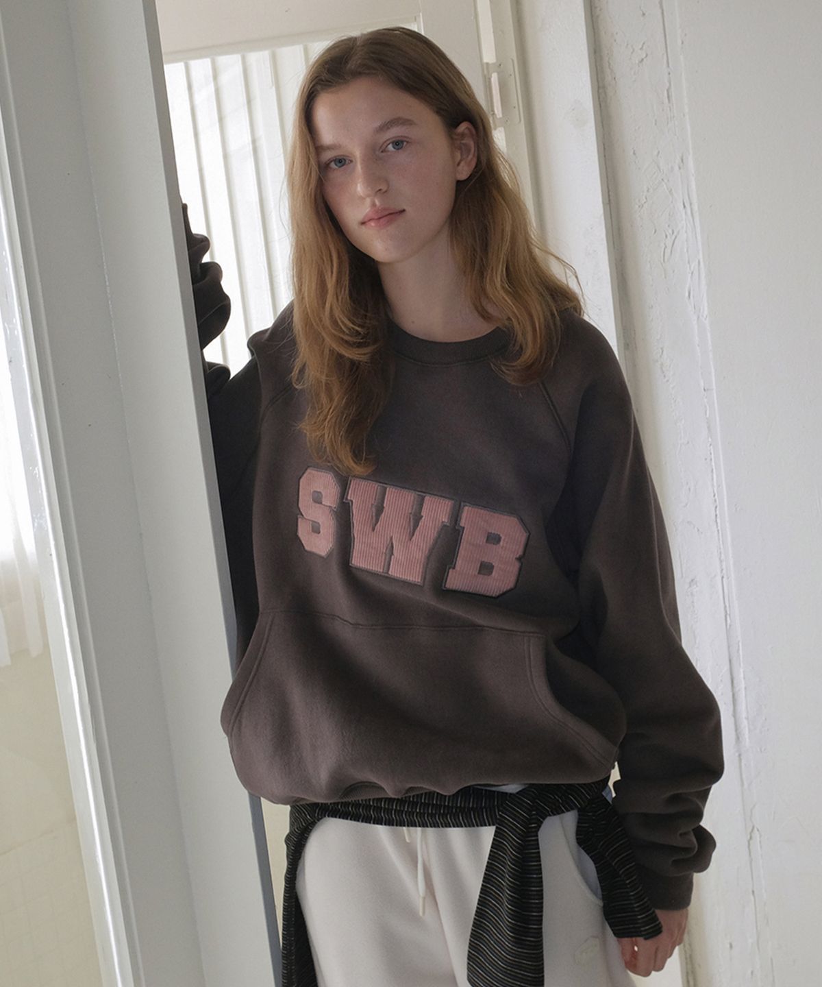 썸웨어버터(SOMEWHEREBUTTER) SWB Corduroy Logo Sweatshirt - Charcoal