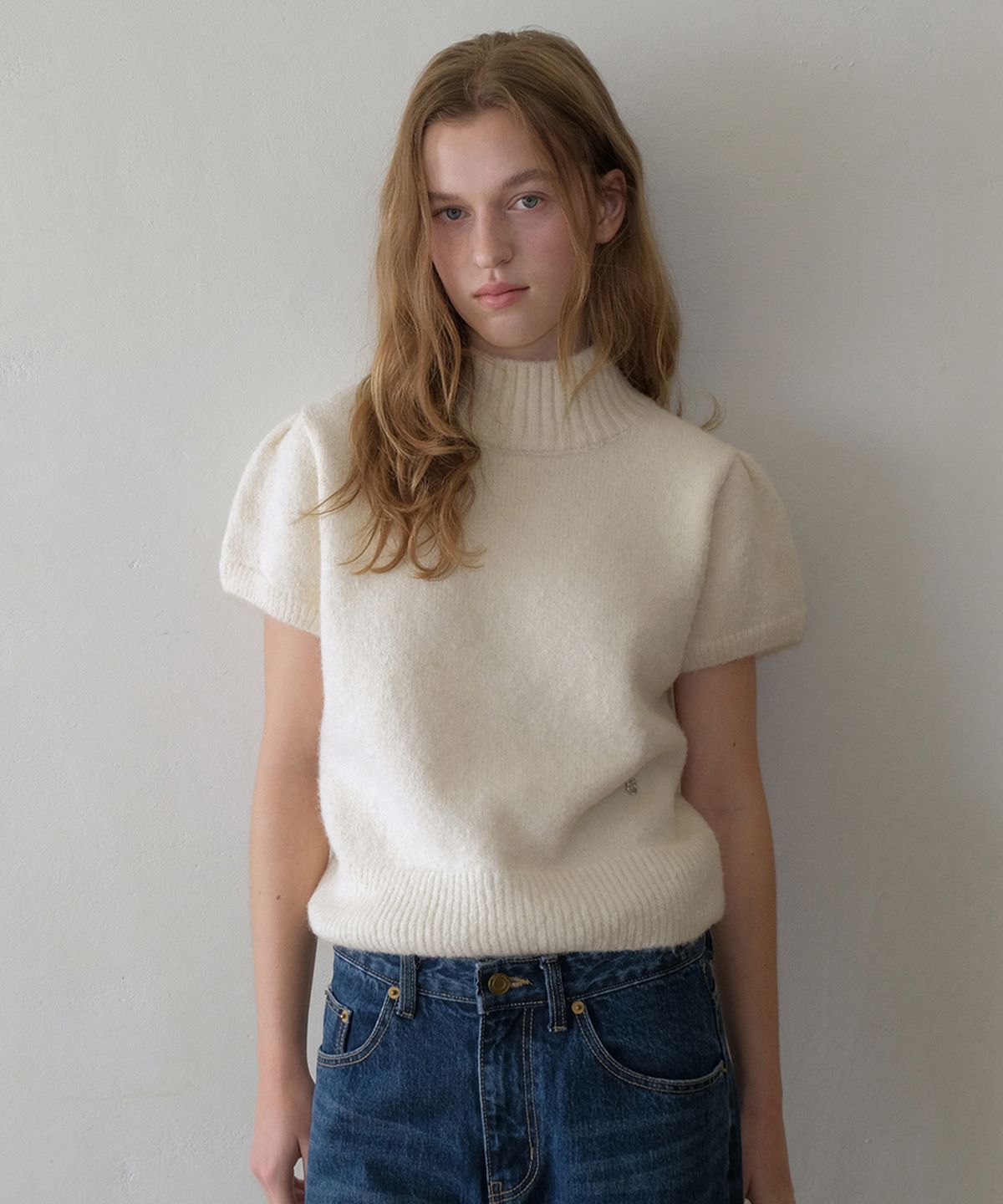 썸웨어버터(SOMEWHEREBUTTER) Turtleneck Emma Half Puff Knit - Cream