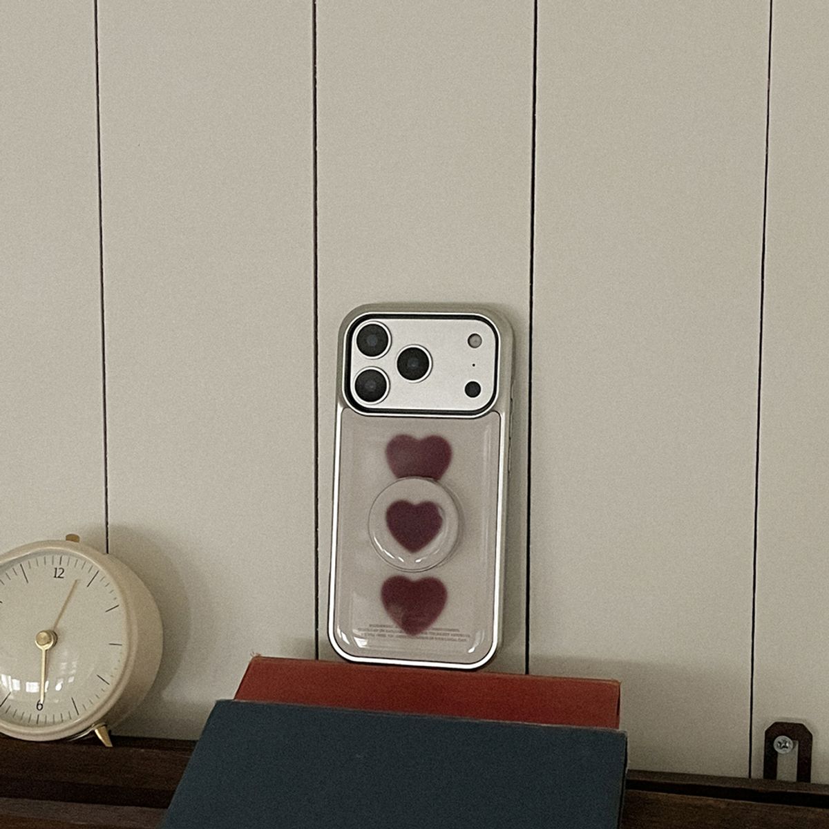 메이드모먼(MADEMOMENT) hazy hearts 디자인 [실버 맥세이프 범퍼케이스]