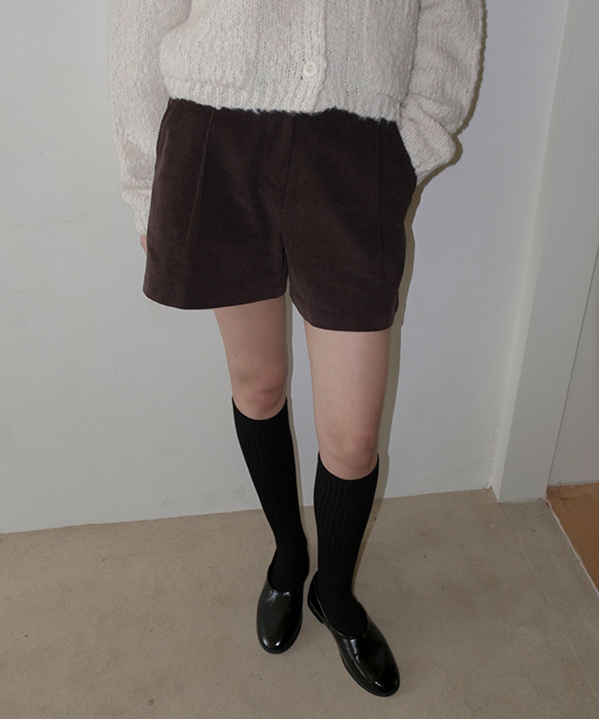 썸웨어버터(SOMEWHEREBUTTER) Corduroy Dave Short Pants - Brown