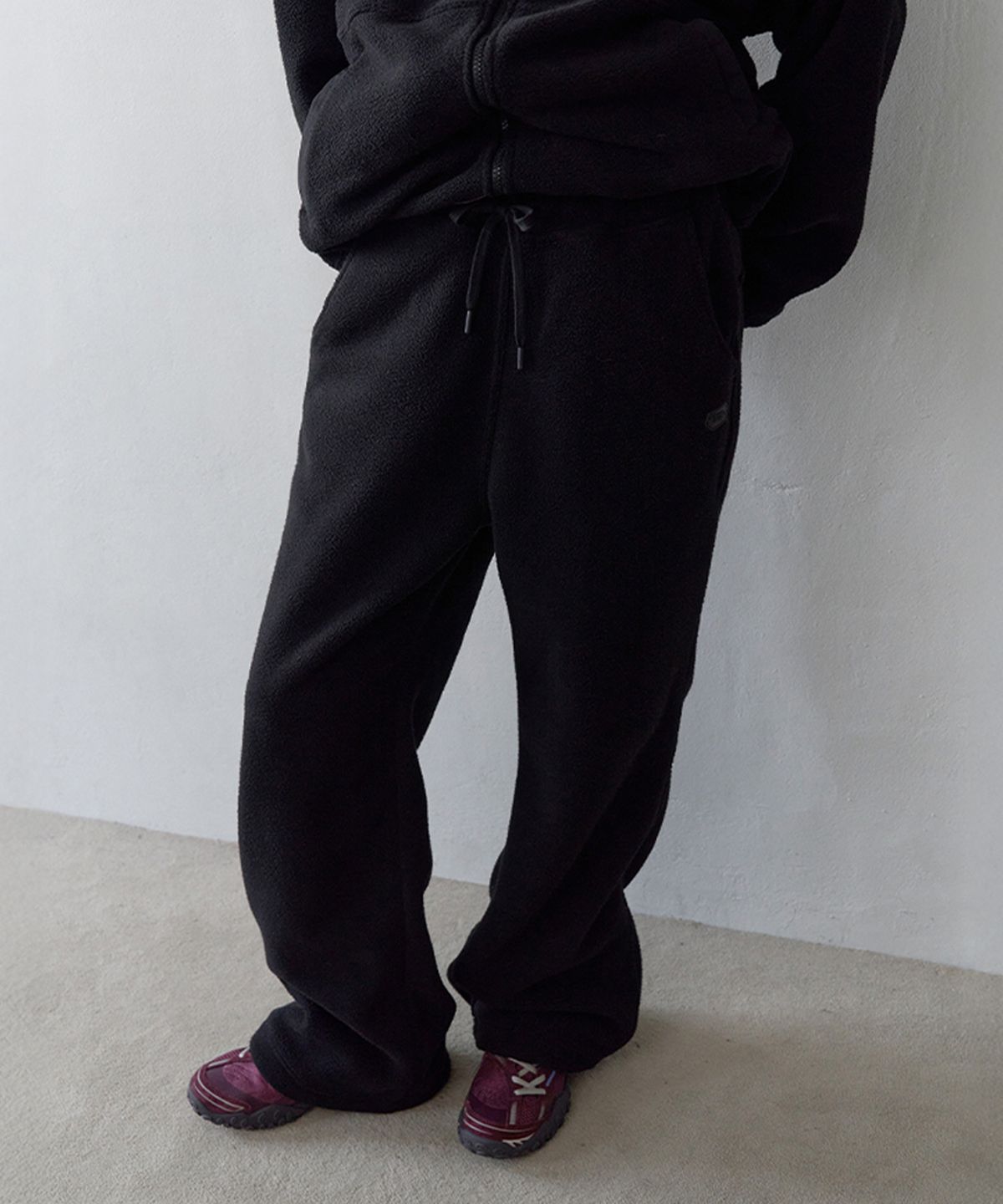 썸웨어버터(SOMEWHEREBUTTER) Fog Fleece String Pants - Black