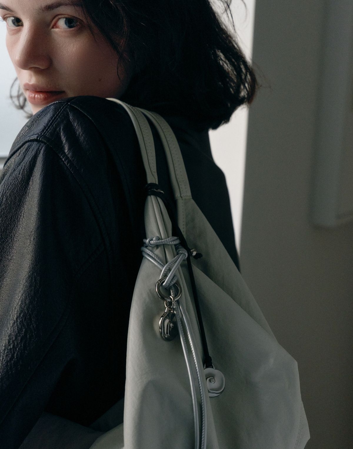 질스튜어트액세서리(JILLSTUART ACC) [파우치포함] 플라워장식 봉치기형 끈참 키링 3color