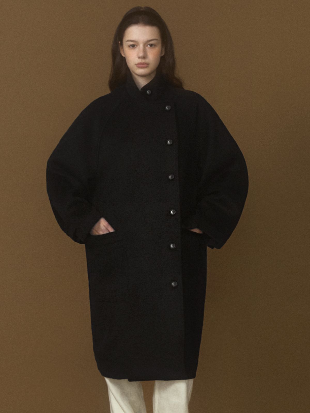 레스아뜰리에(LESATELIER) 리크 하이넥 울 롱코트 (블랙)