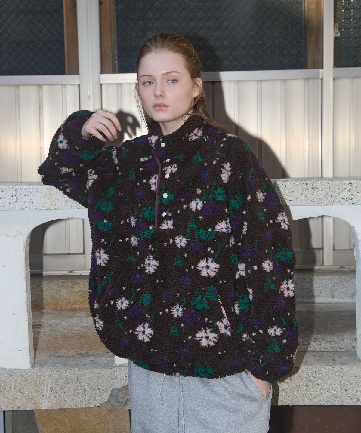 아노에틱(ANOETIC) FLORAL HALF BUTTON FLEECE ANORAK _BLACK