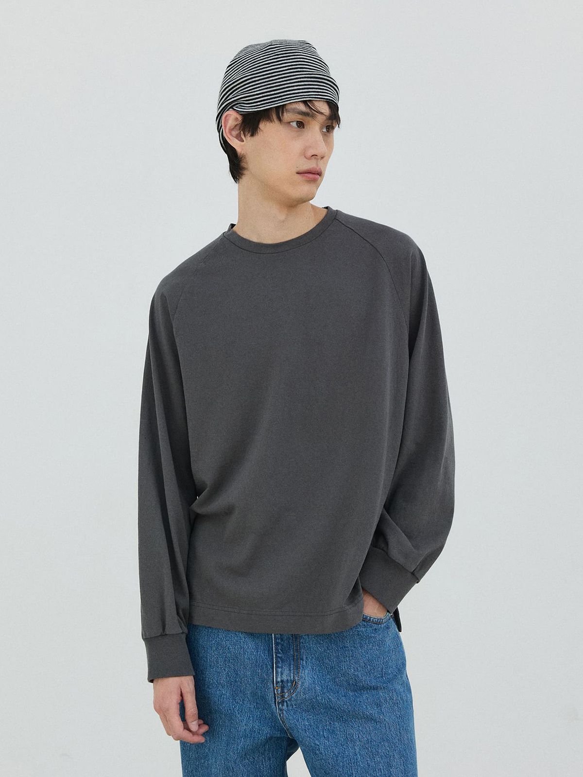 플라비즘(PLAVISM) Raglan Long Sleeve Tee - Charcoal