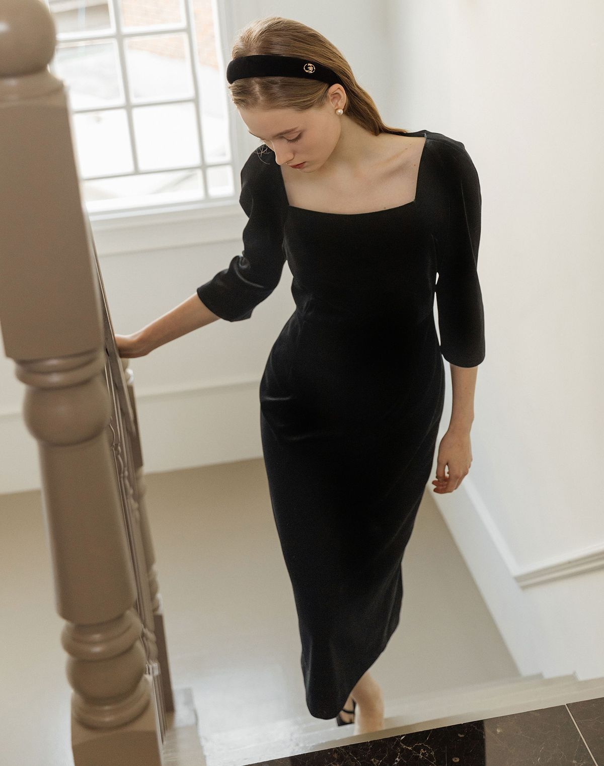 로트르드민(LAUTREDE MIN) Velvet Square midi Black Dress