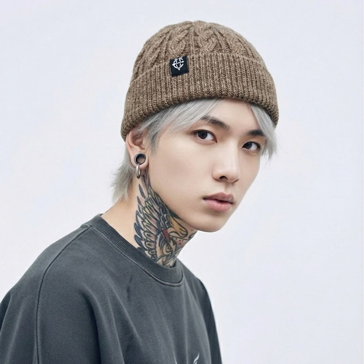 에잇볼륨(EIGHTVOLUME) EV 울 케이블 니트 숏비니 (베이지)