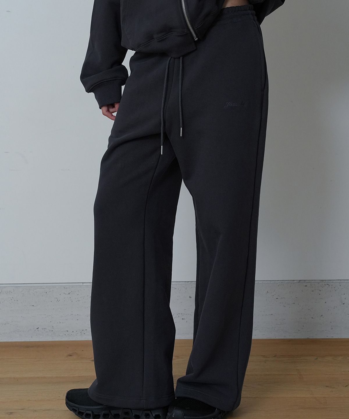 재즈드(JAZZED) CHARCOAL SWEATPANTS