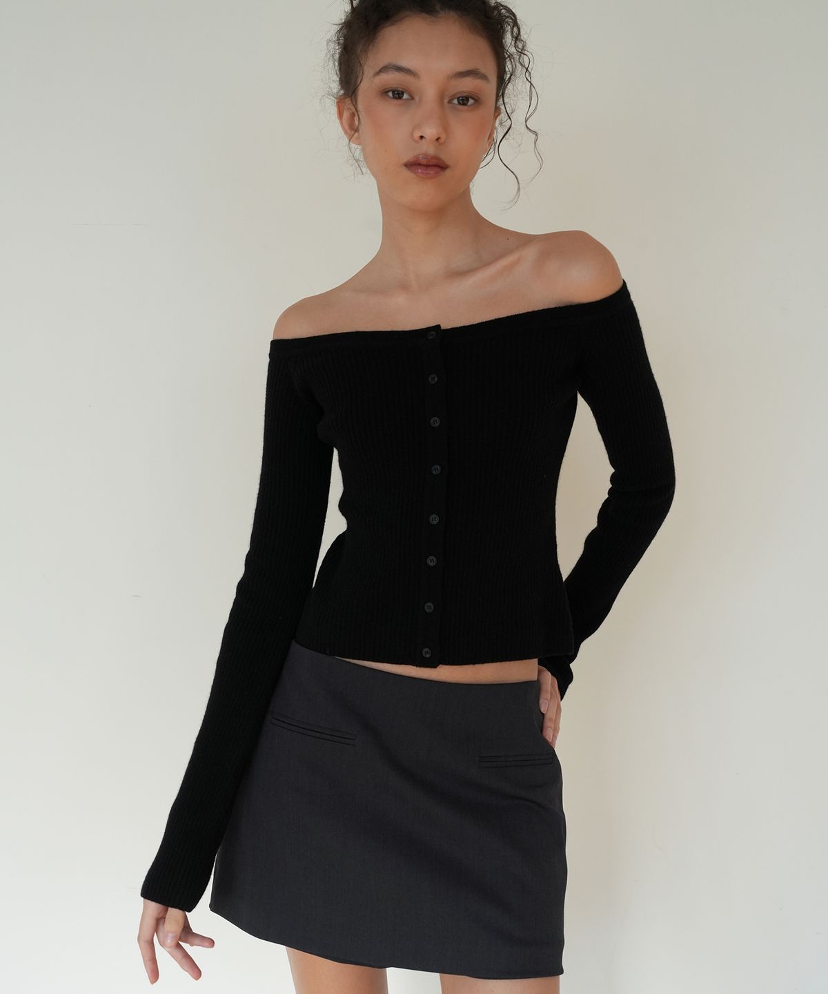 재즈드(JAZZED) OFF-SHOULDER WOOL CARDIGAN_BLACK
