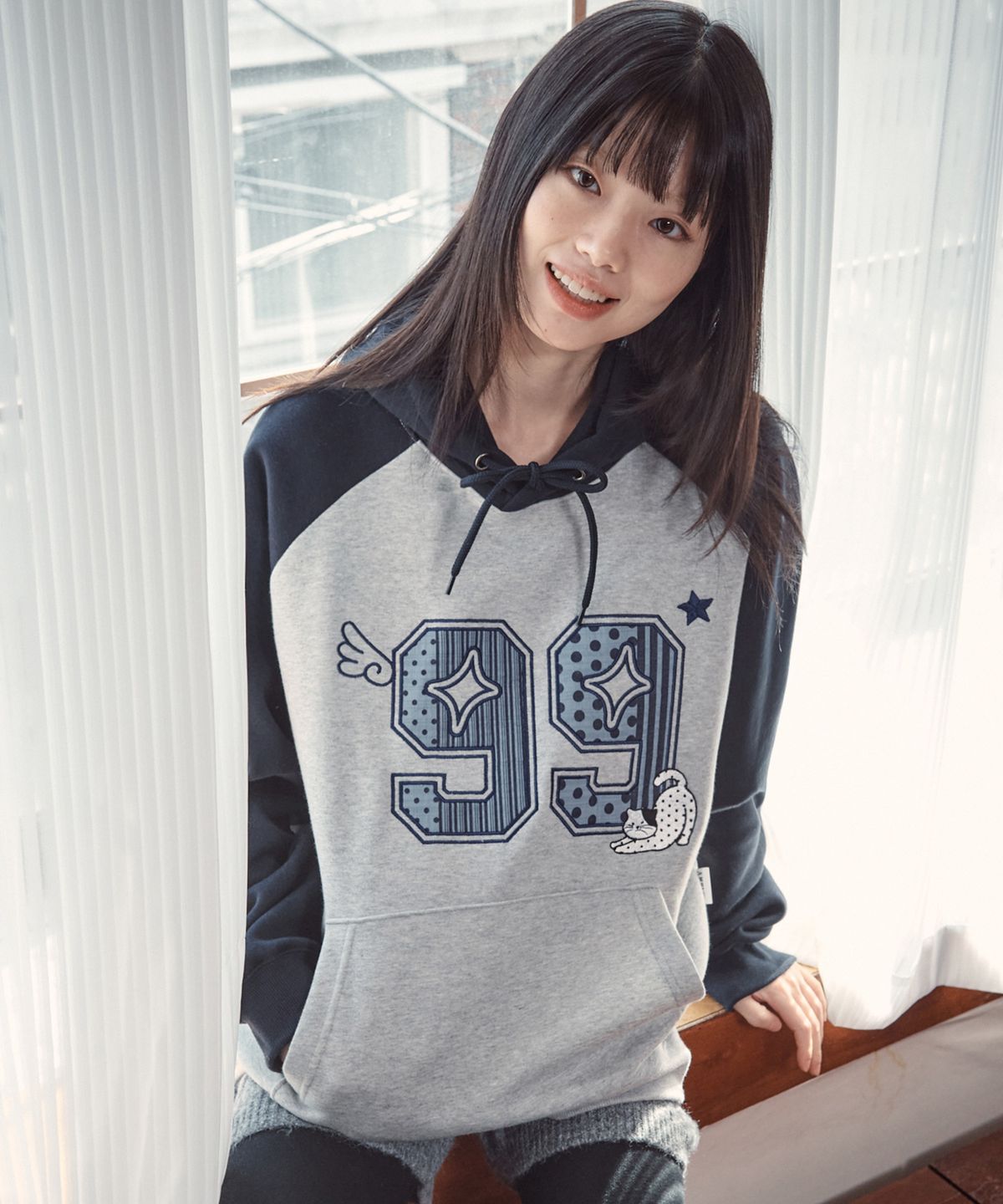 엠블러(AMBLER) Dot cat 아플리케 자수 래글런 후드 티셔츠 AHP1218 (멜란지)