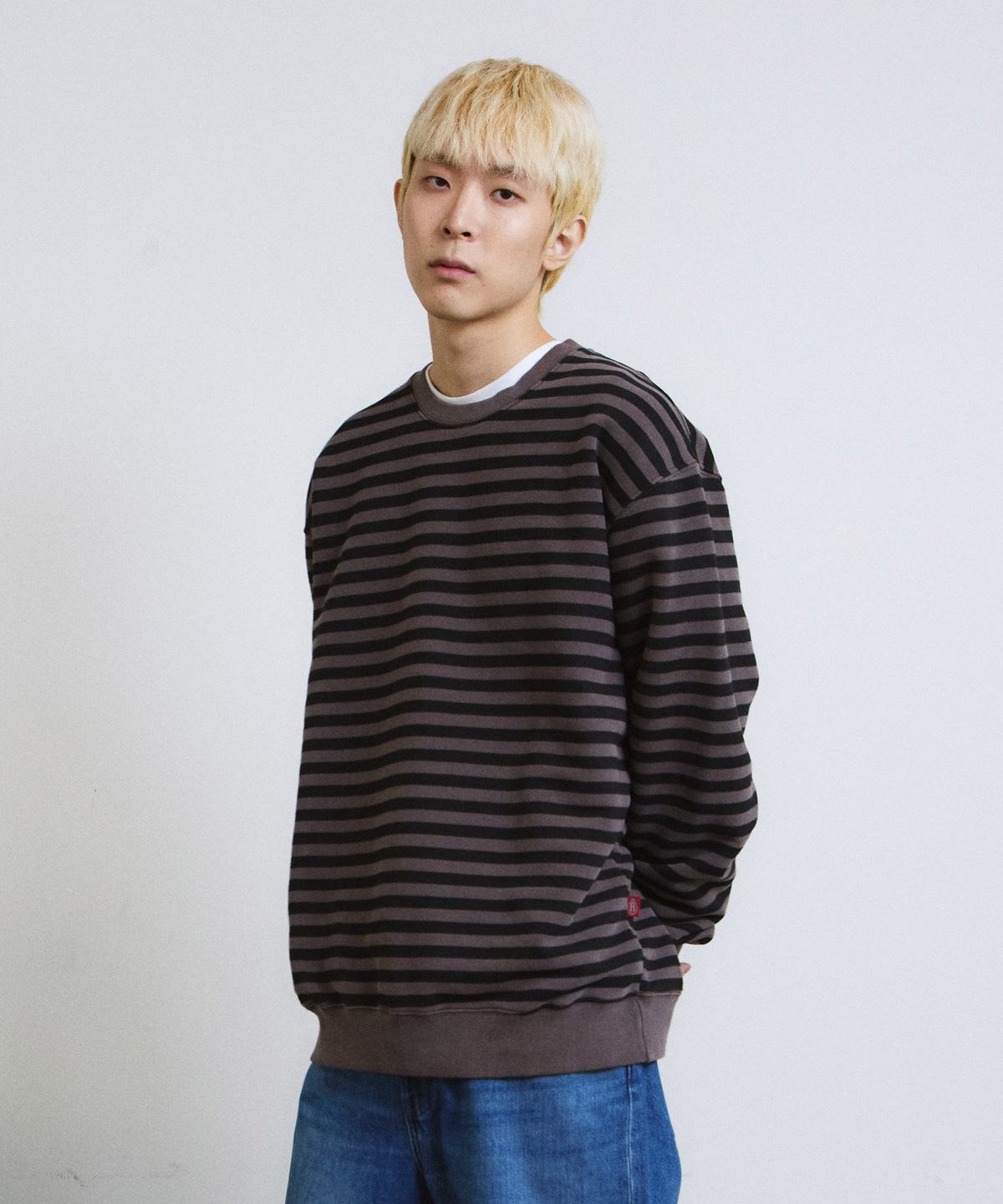 에이던엠(ADERNM) PIGMENT DYED STRIPE LINE SWEATSHIRT (MOCKA)