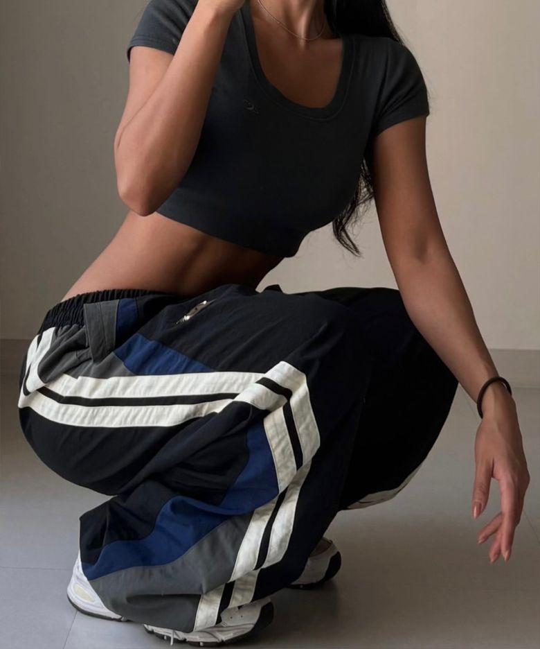 DIVIDED CHROME LOGO TRACK PANTS [BLACK / BLUE]