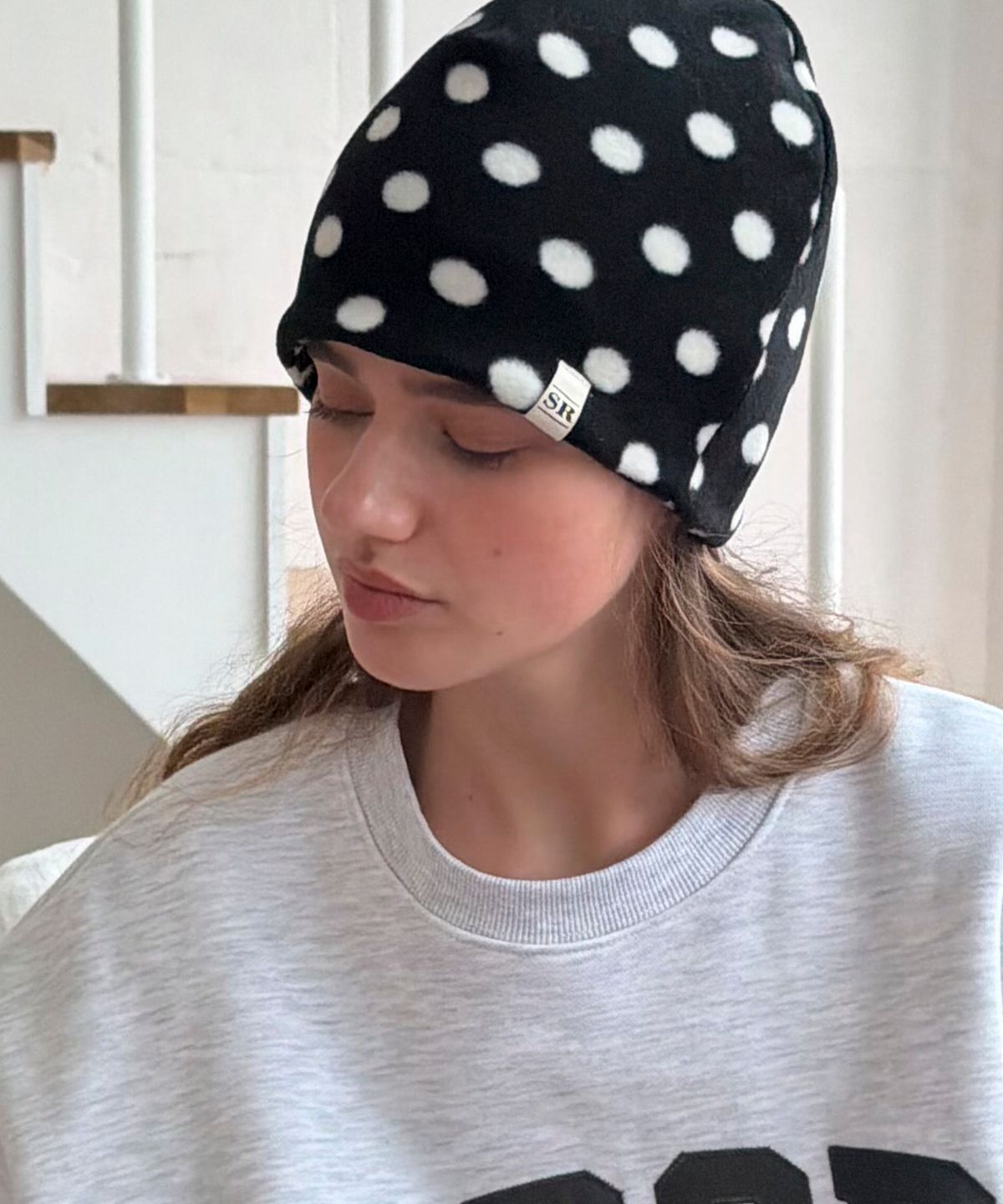 쏘이르(SO IR) 2WAY DOT FLEECE BEANIE - BLACK