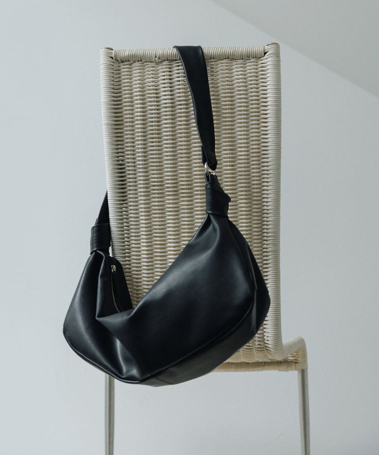 멜로우 슬링백 MELOU Sling Black