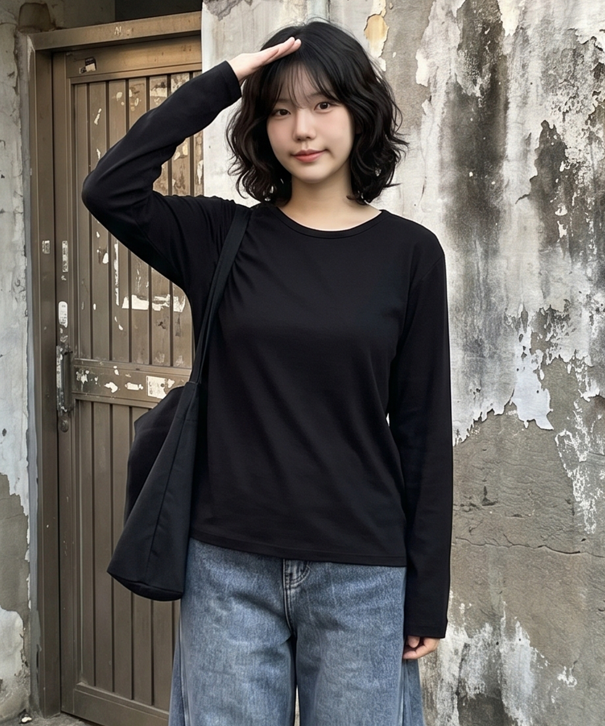 베이직하우스(BASIC HOUSE) 여성 찰랑 스판 U넥 오버핏 긴팔티셔츠 블랙