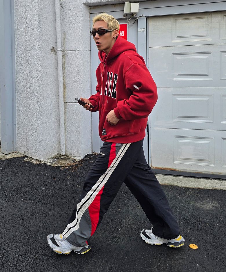 DIVIDED CHROME LOGO TRACK PANTS [BLACK / RED]