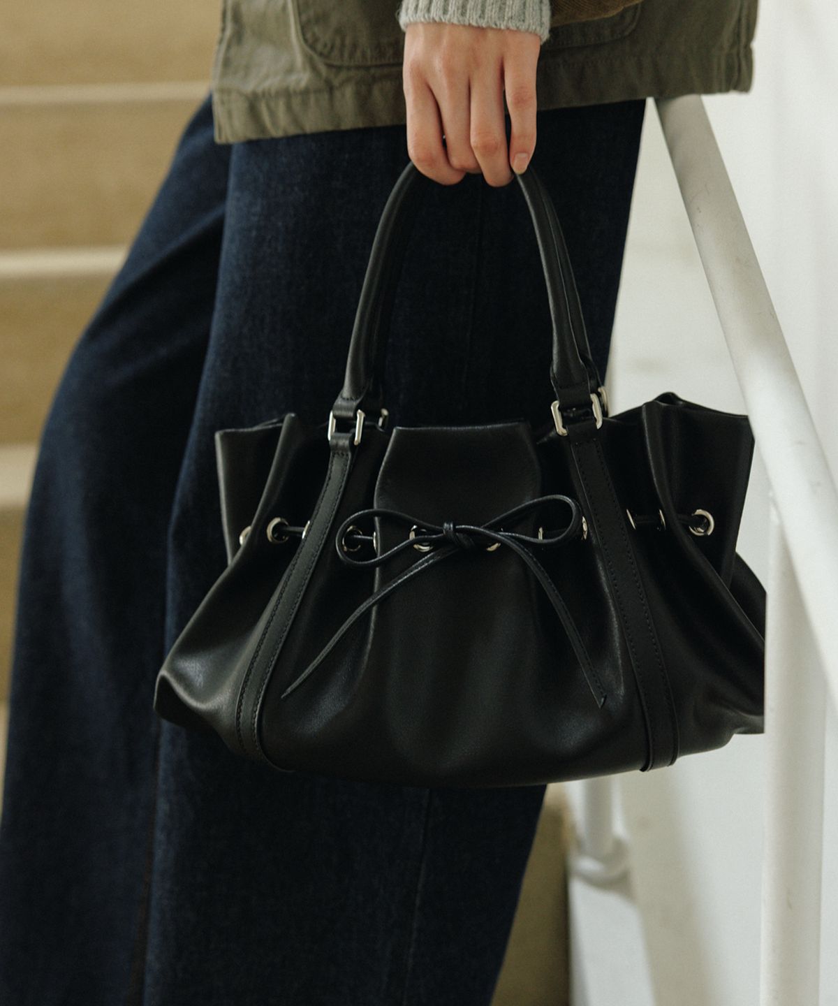 포이베(FOIVE) 리벳 토트 RIBETT Tote Black