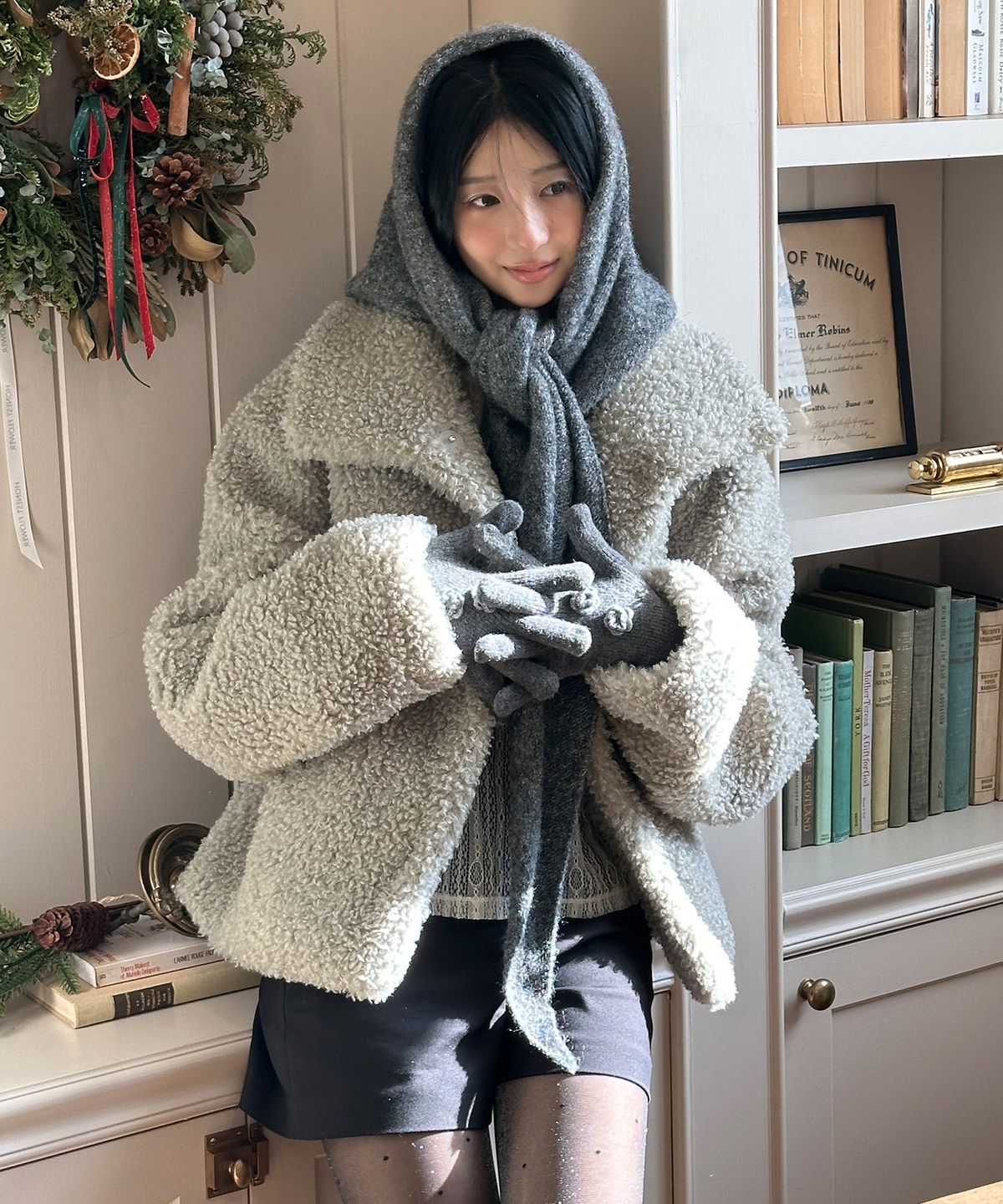 마가린핑거스(MARGARIN FINGERS) ROSE EMBROIDERY MUFFLER (CHARCOAL)