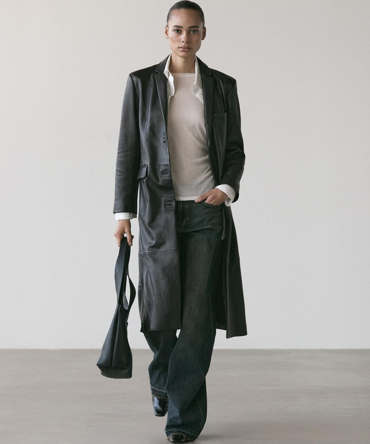 마시모두띠(MASSIMO DUTTI) 나파 레더 롱 코트