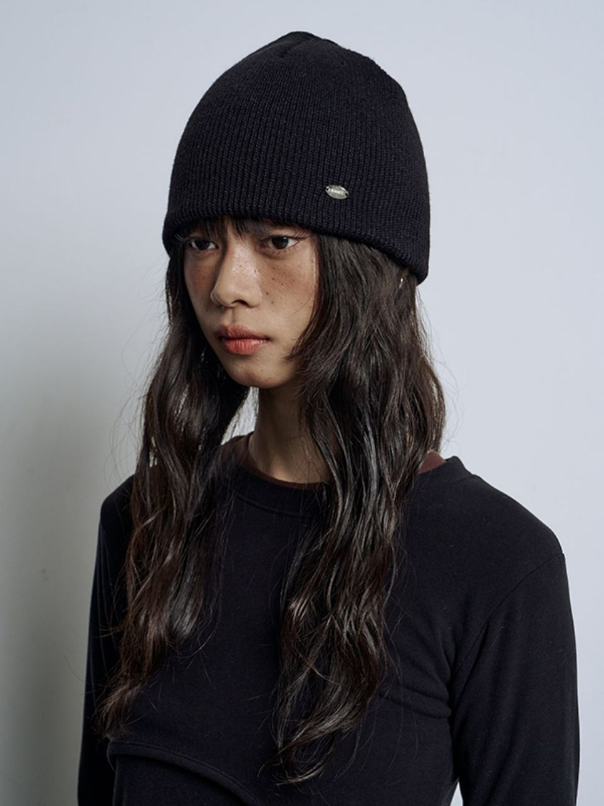 라미(RAMEE) 라미 팬던트 로고 비니 [블랙]