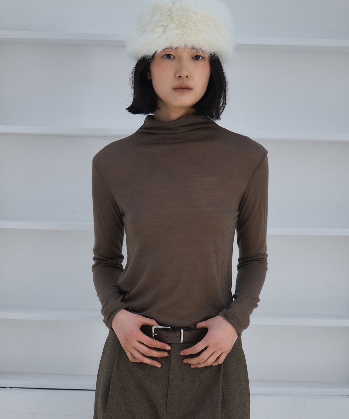 호와스(HOWUS) WOOL BLEND MOCK NECK T-SHIRT (BROWN)