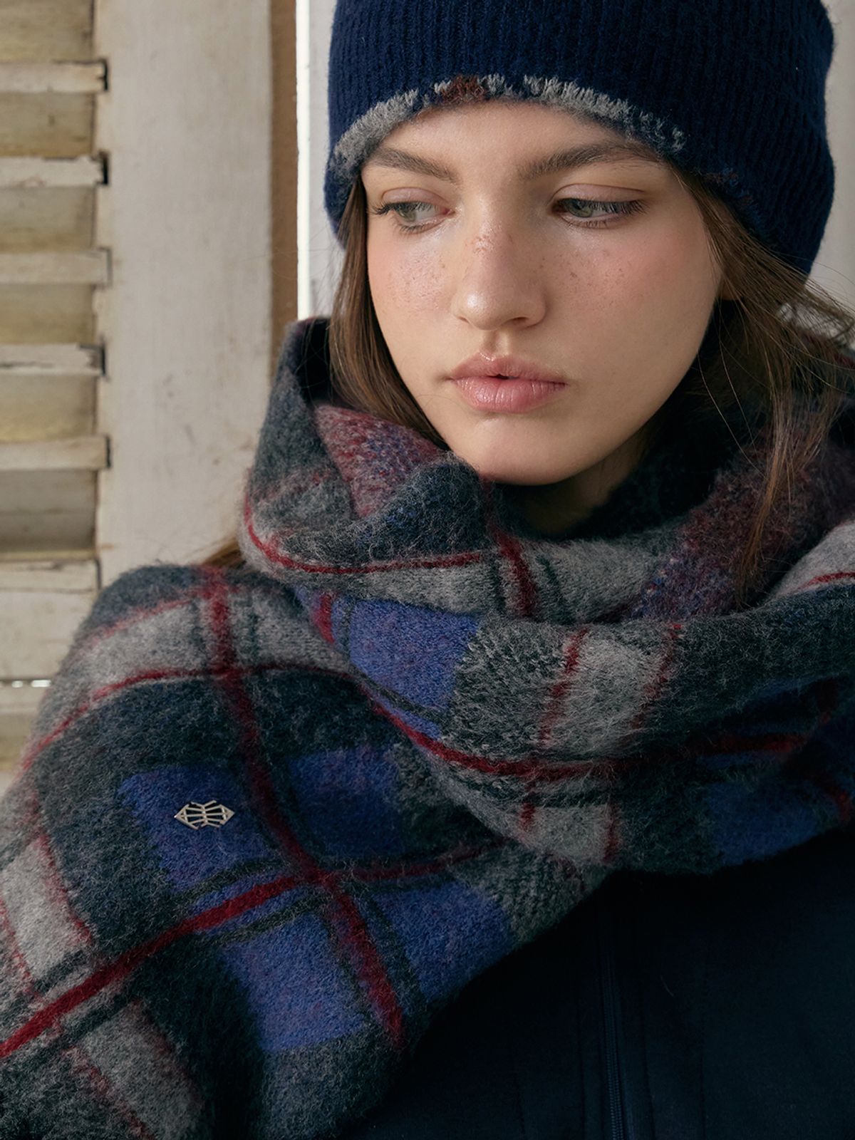 졸리앙볼(JOLIEENVOL) Hearth Check Knit Muffler (Gris Minuit CHECK)